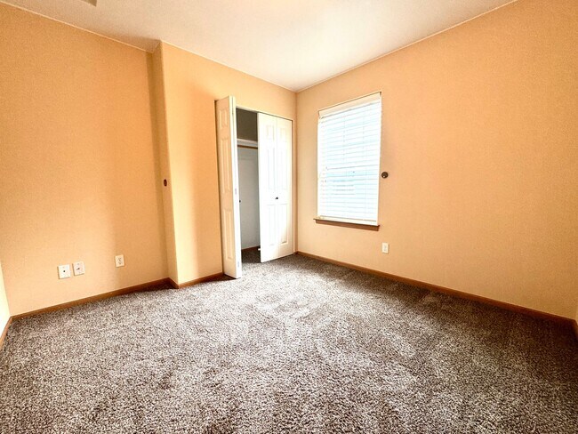 Building Photo - 10595 NE Kingston Meadow Cir