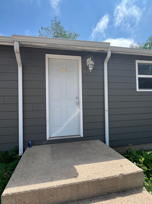 Primary Photo - ***Applications Pending***Two-Bedroom dupl...