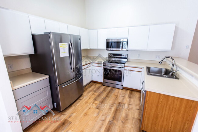 Building Photo - 2334 E Longhorn Pl