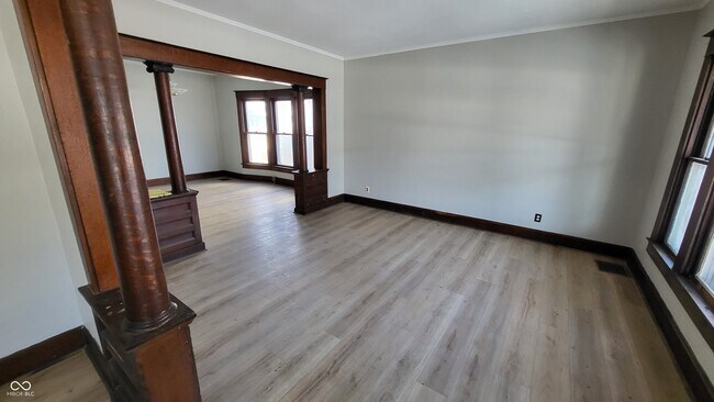 Building Photo - 852 N Rural St