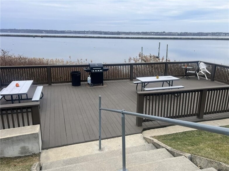 Building Photo - 400 Narragansett Pkwy