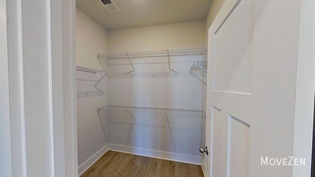 Building Photo - 210 Woodhouse Wy