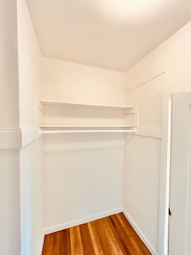 Building Photo - Beautiful 1 Bedroom located in one of San ...