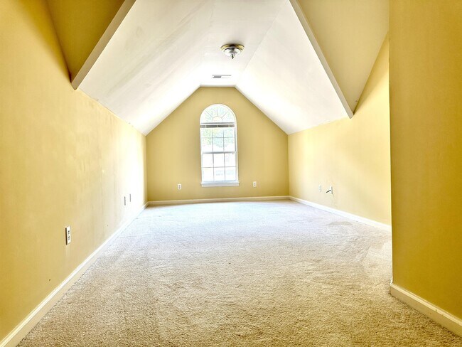 Building Photo - 109 Twin Oaks Ct