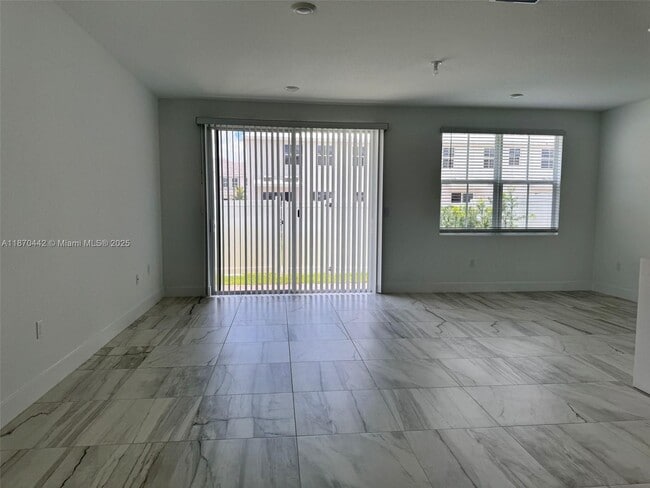 Building Photo - 123 SW 171st Ln