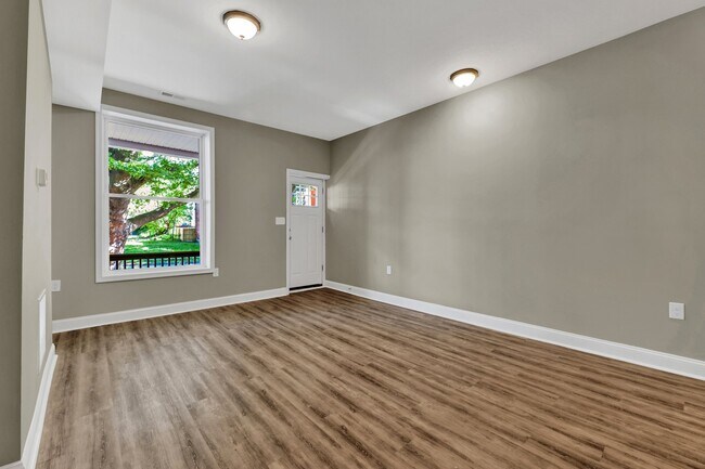 Building Photo - Fully Renovated 3 Bedroom Rowhome- Baltimo...