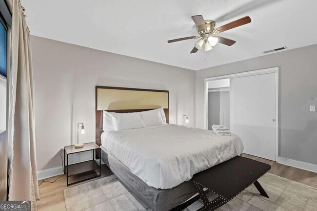 Building Photo - 3645 Peachtree Rd NE