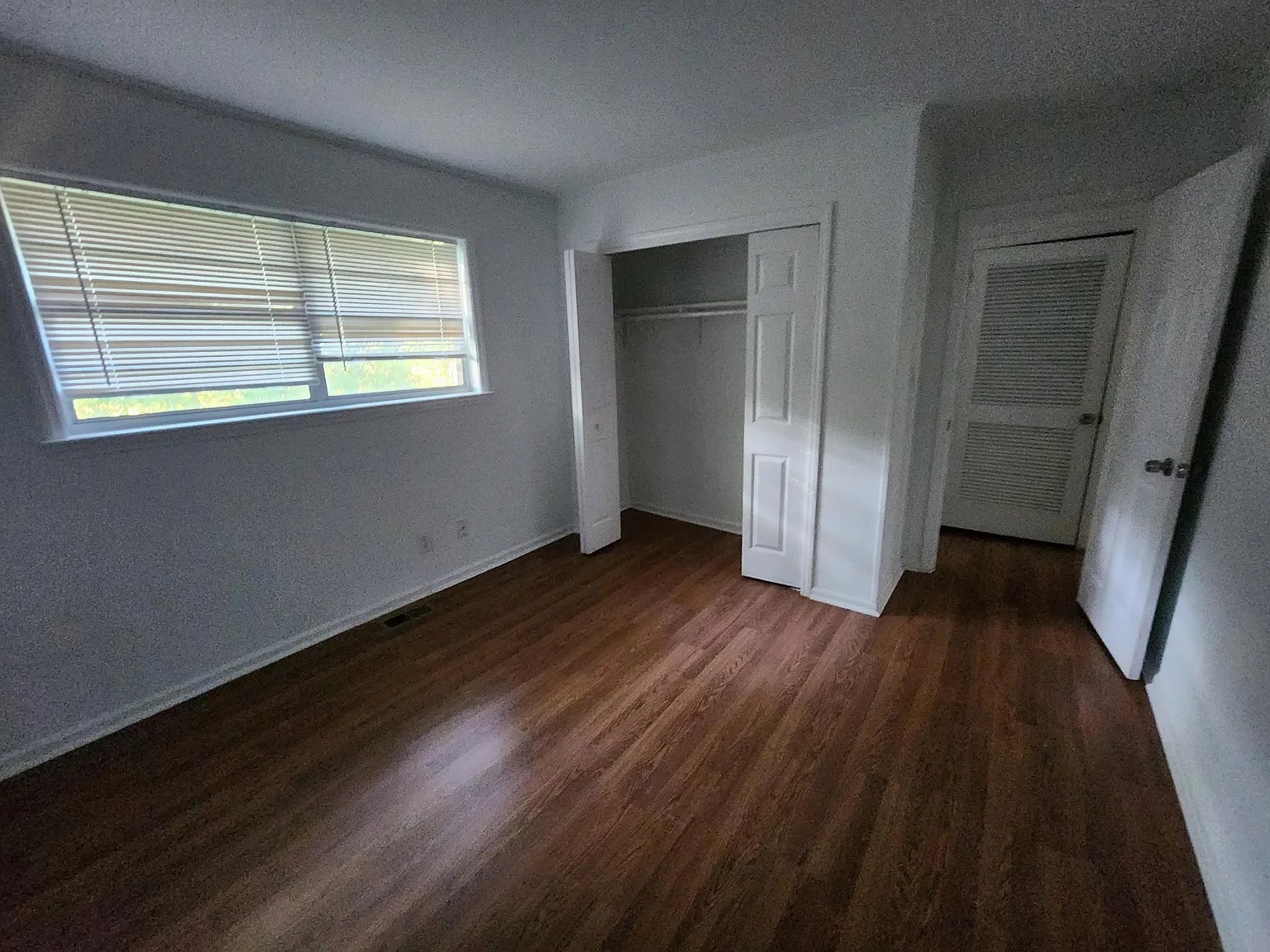 Building Photo - Room in Duplex on Monticello St