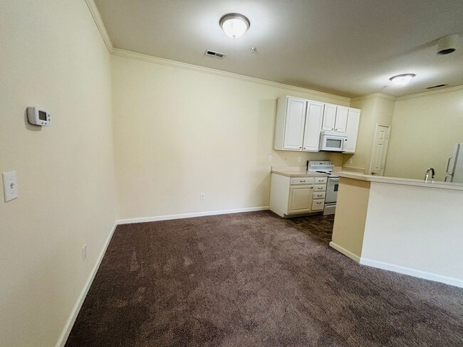 Building Photo - 215 S Knollwood Dr