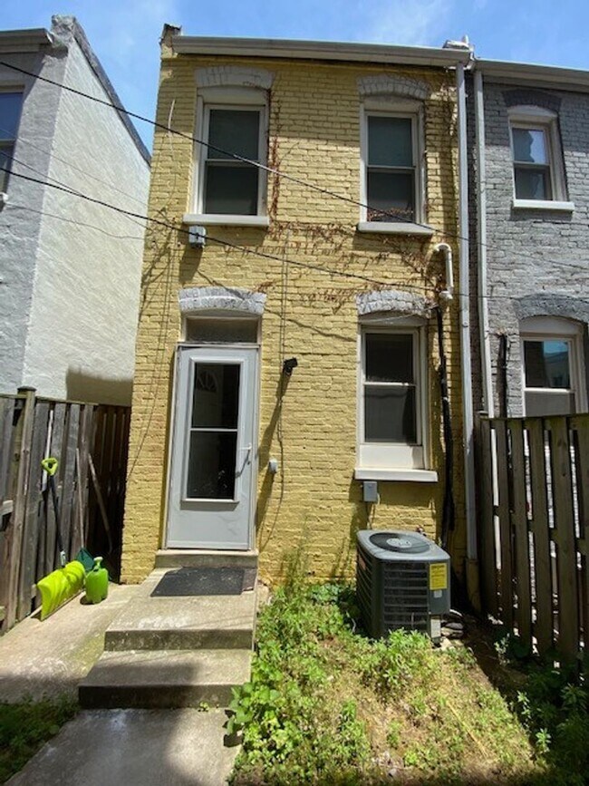 Building Photo - 931 5th St SE