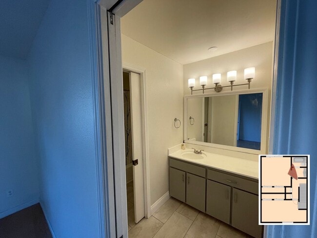Building Photo - Fair Oaks Townhouse