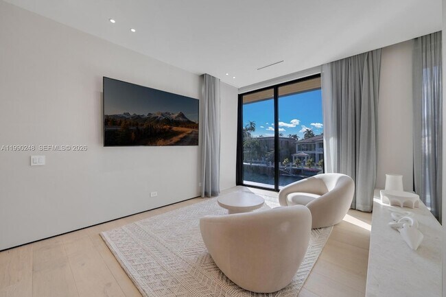 Building Photo - 641 Flamingo Dr