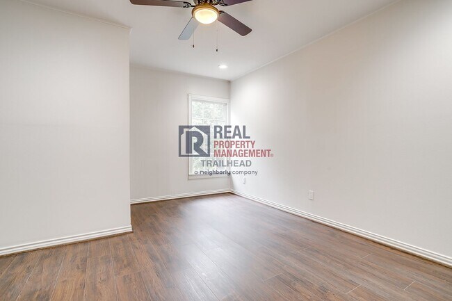 Building Photo - Spacious 3 bed 2 bath Monticello Duplex with Loft