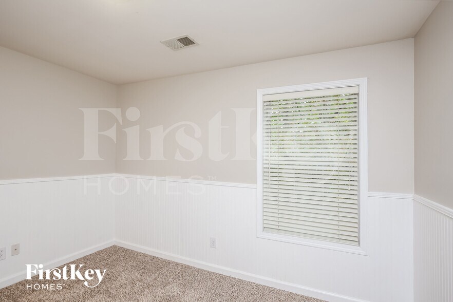 Building Photo - 2684 Conifer Green Way