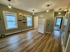 Building Photo - 61 John St