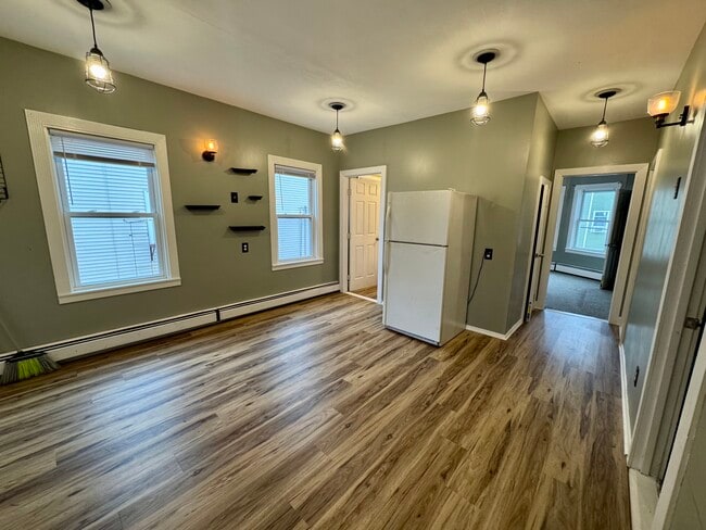 Building Photo - 61 John St