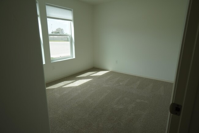 Building Photo - 1402 Hayhook St