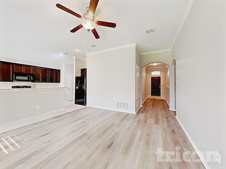 Building Photo - 529 Cheyenne Dr