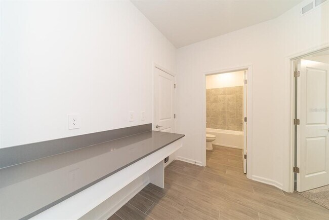 Building Photo - 2898 Armstrong Ave