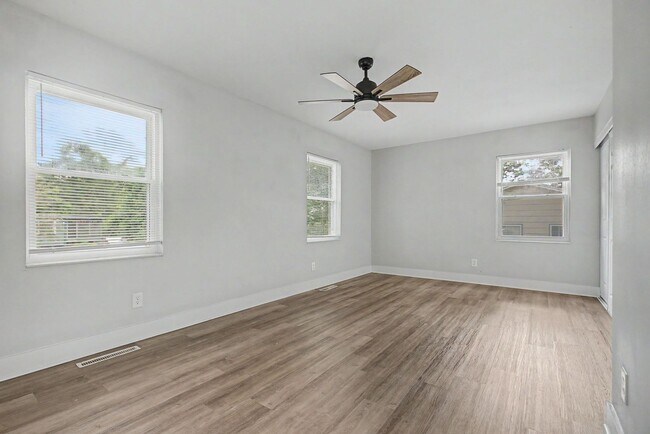 Building Photo - 1811 Devra Dr