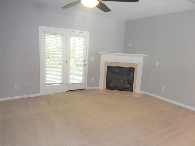 Building Photo - 210 Tallula Ln