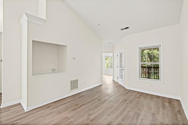 Building Photo - 8806 Fairview Bluff