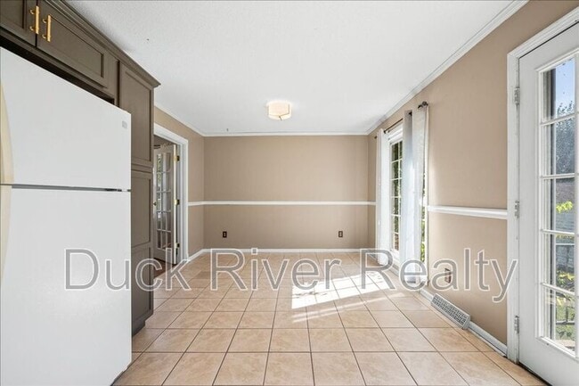 Building Photo - 209 Hampton Rd