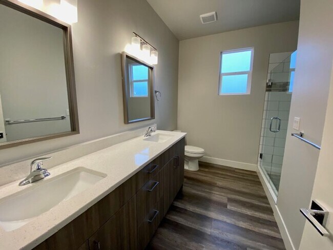 Building Photo - 438 N Stone Mountain Dr