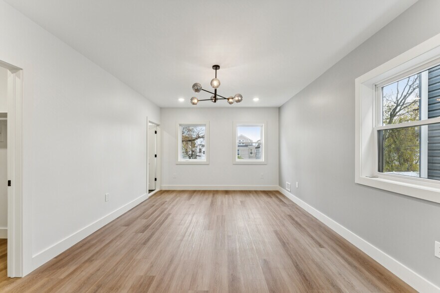 Building Photo - 84 Hollywood Ave