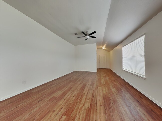 Building Photo - 2710 Bammelwood Dr