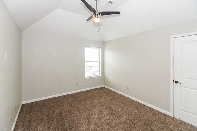 Building Photo - 450 Green Willow Cove