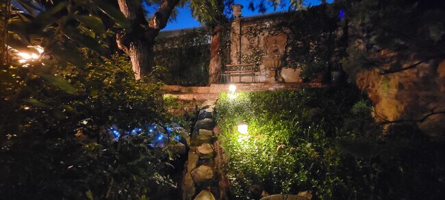 Building Photo - 2057 N Las Palmas Ave