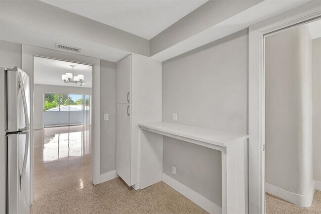 Building Photo - 2190 NE 51st Ct