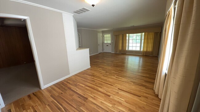 Building Photo - 5443 S Marion Ave
