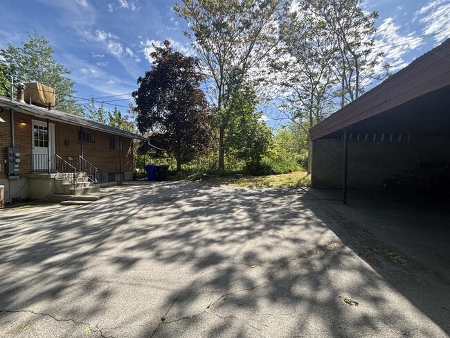 Building Photo - 80 400 S