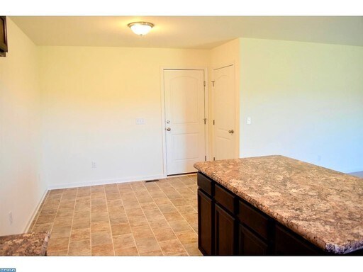 Building Photo - Beautiful Duplex in Water's Edge