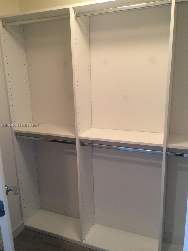 Building Photo - 999 SW 1st Ave