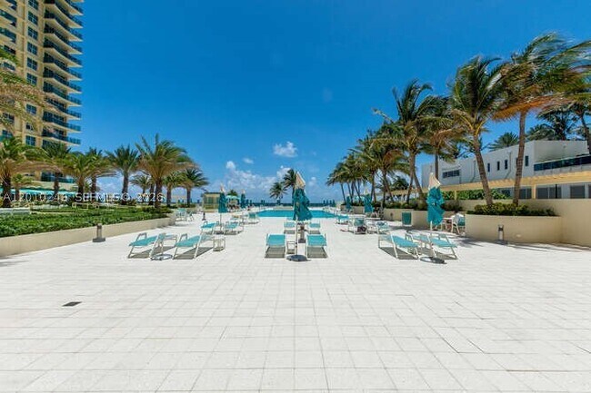 Building Photo - 2501 S Ocean Dr