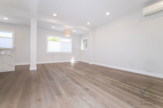 Building Photo - Stunning remodeled 4BD/3.5BA Seattle Craftsman with Solar, A/C & EV Charging for RENT- Available ...