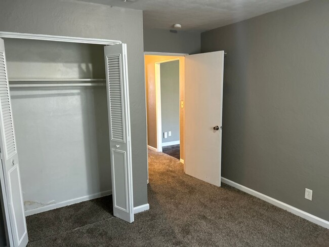 Building Photo - Forest Court Apartment Homes