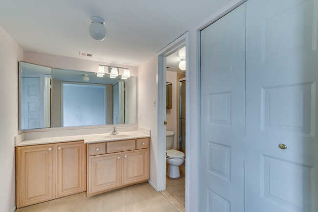 Building Photo - 2817 Jermantown Rd