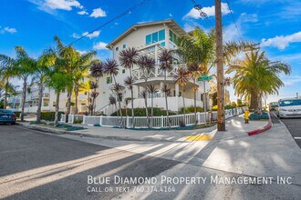 Building Photo - 3301 Lincoln-