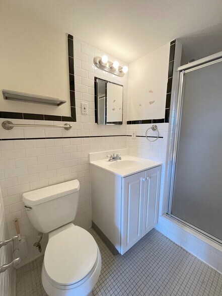 Building Photo - 75 Monmouth St