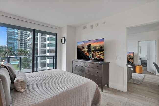 Building Photo - 121 NE 34th St