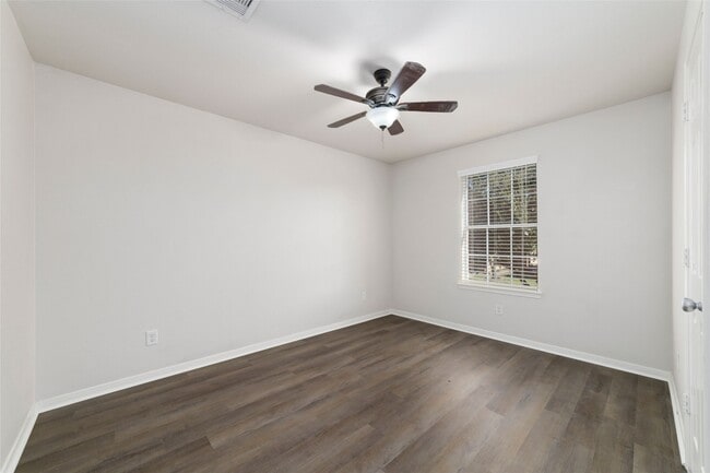 Building Photo - 1190 Stallion Ridge