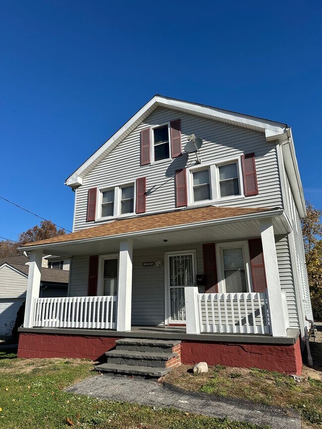 Building Photo - 1733 Robindale St