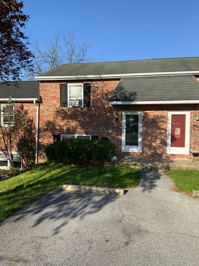 Primary Photo - 664 South Cedar Street, Lititz, PA 17543