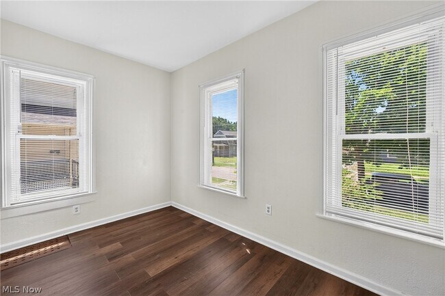 Building Photo - 505 Brown St