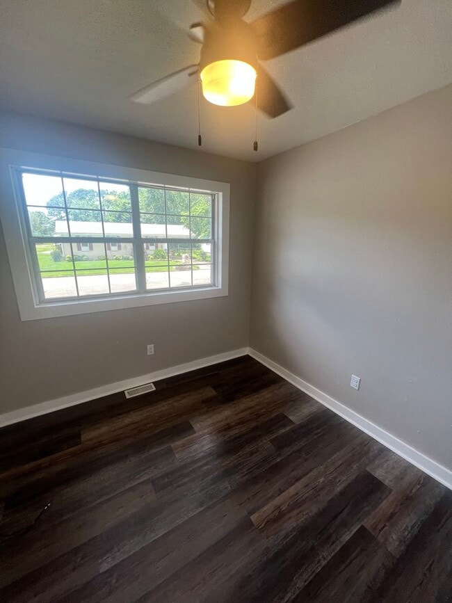 Building Photo - Charming Home in Ideal Location!