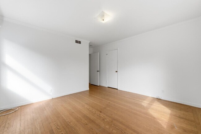 Building Photo - 8 Patricia Pl